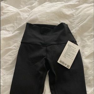 Lululemon Wonder Under HR tight 31”size 0.